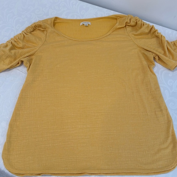 Tops - 🌟3/$15🌟 Max Studio Ruched Sleeve Top. Size L.